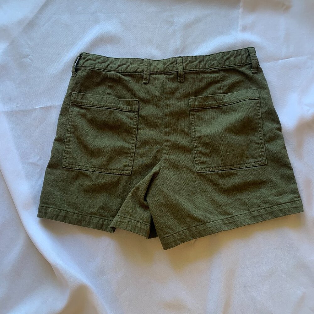 Banana Republic Women's 4 Inch Army Green Comfort Shorts Size 12 - Picture 2 of 9